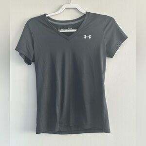 Under Armour HeatGear Loose V-Neck Athletic T-Shirt Women's  Small Black
A188